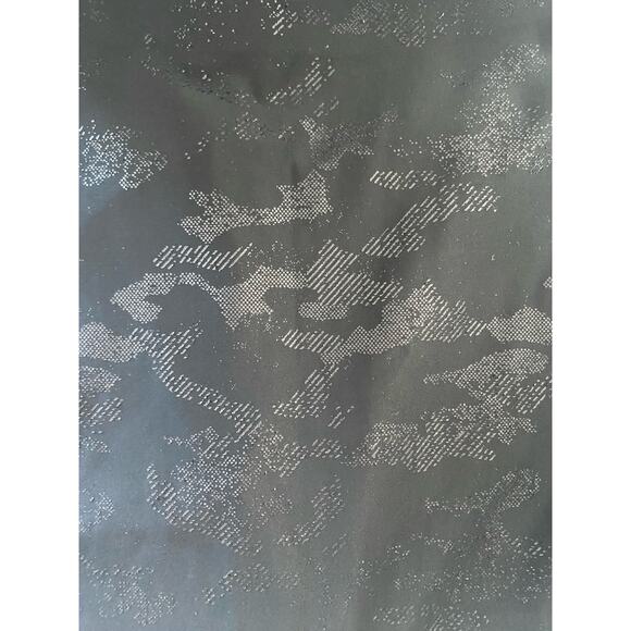 HUE HIGHRISE WEIGHTLESS CAMO PRINT LEGGINGS BLACK SIZE SMALL NWOT - Picture 3 of 7